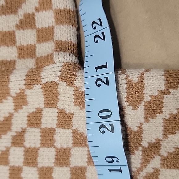 Debut, Size M Brown and Cream Cropped Button Down Cardigan, EUC - Picture 7 of 11